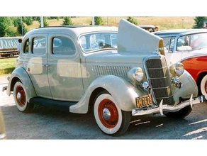 ford v8 fordor deluxe sedan 1935 1933 1934 1936 1937 30s 40s american car wargame ww2 3d print model - Mito3D