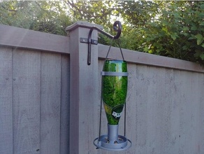 perrier botella pájaro alimentador comedero pájaros aves jardín naturaleza aire libre paracord 3d print model - Mito3D