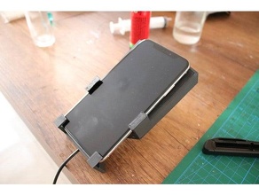kabellos Telefon Ladegerät iPhone xs Wagen 3d print model - Mito3D