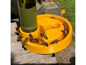 vino bottiglia ape annaffiatoio apicoltura openscad riutilizzo 3d print model - Mito3D