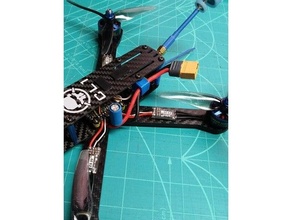 impasse câble monter batterie drone fpv titulaire soutien conduire quadcopter sécurise attacher vue xt60 3d print model - Mito3D