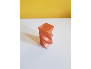 retorcido florero decoración 3d print model - Mito3D
