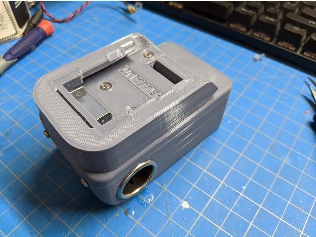 12v adaptador Dewalt 20v bateria plugue isqueiro dc conversor recinto 3D print model - Mito3D