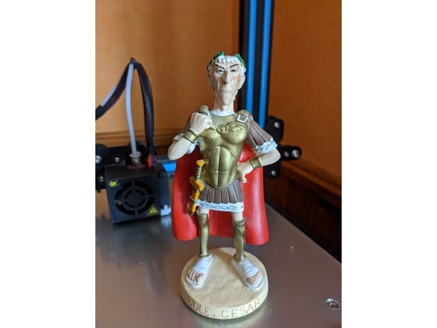 cesar figurilla asterix obelix 3d figuritas pedestal 3D print model - Mito3D