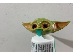 bebek Yoda diş macunu kusmak Babyyoda Sandaloryalı 3d print model - Mito3D