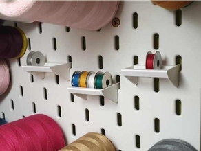 ikea skadis bobina soporte estante ikeahack cortar tajos coser máquina carrete 3d print model - Mito3D