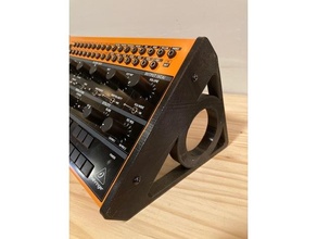 angolato lati behringer bramare musica synth sintetizzatore 3d print model - Mito3D