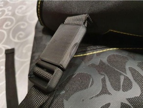 schoolbag clip handicap aimant ataches bag femelle fermeture fixation handicapped helper male shool 3d print model - Mito3D