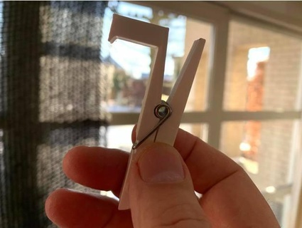 clothespin hook hang up stuff diamondmember blinds shades sunblind sunshade window blind 3d print model - Mito3D