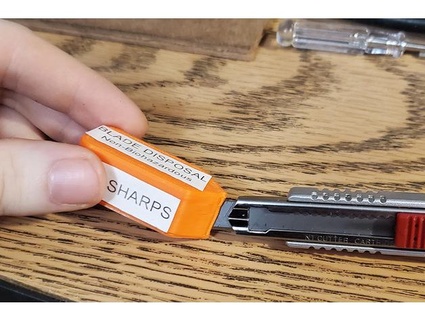 safe blade snapper contanier trashbyte Hand Tools 3d print model - Mito3D