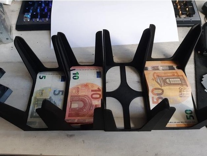 bank note holder organiseur de billet euro maxergizer Accessories vault 3d print model - Mito3D