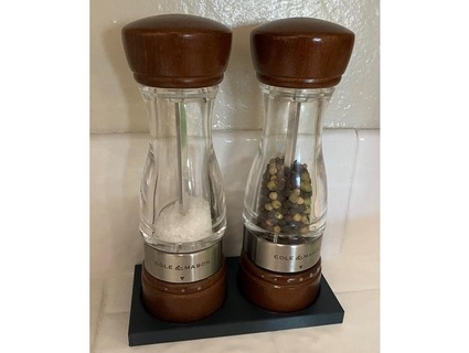 salt pepper grinder holder ryanbahneman 3d print model - Mito3D