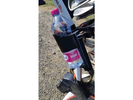 botella soporte mgi golf carro gameboy95 3d print model - Mito3D