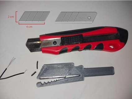 wire stripper using 18mm snap-off blade jacky3131 3d print model - Mito3D