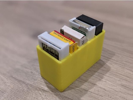 safety double edge de razor blade storage box lost ones 3d print model - Mito3D