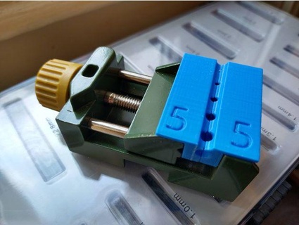 mini clamp pipes mount vise - 3mm 4mm 5mm bvogl 3d print model - Mito3D