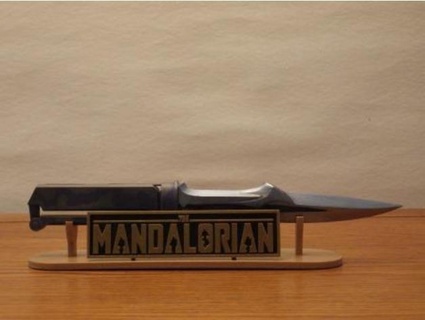 Mandalorianer Vibroblade Stand stolz 3d print model - Mito3D