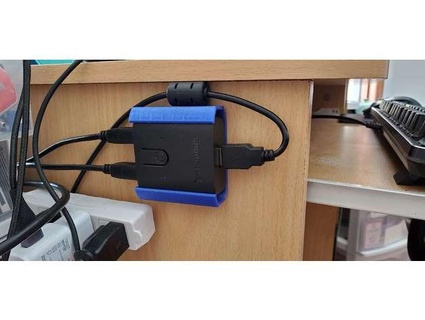 montaje soporte sabrent USB compartir cambiar interruptor usb sw30 3d print model - Mito3D