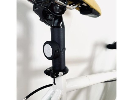 airtag bike mount reflector devicetherapy 3d print model - Mito3D