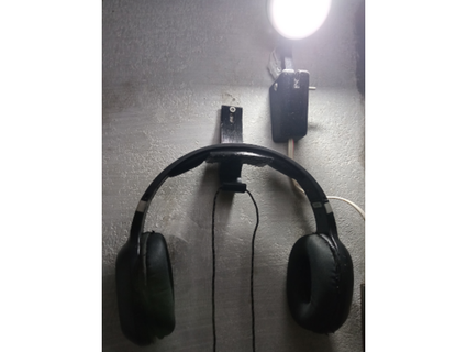 wall mountable headphone stand hook vmenonsandeep 3d print model - Mito3D