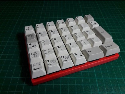 po67 Dividido ortogonal teclado Makoto doushite 3d print model - Mito3D