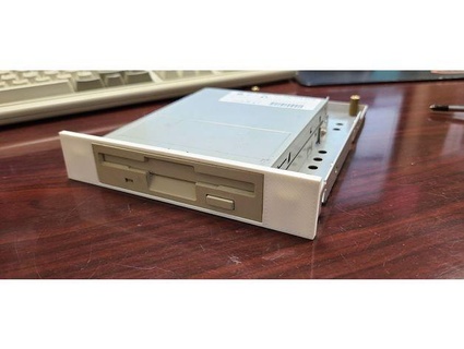 compaq portable iii 386 35 floppy faceplate redrum69 3d print model - Mito3D