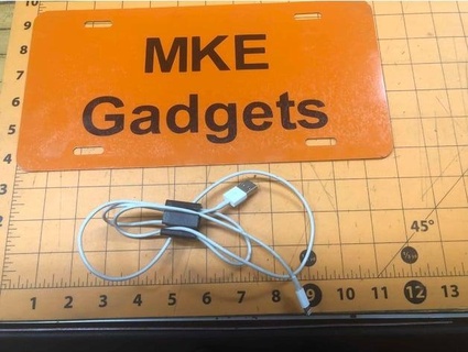 intelligent téléphone câble titulaire soutien épouse gadgets 132 mkegadgets 3d print model - Mito3D