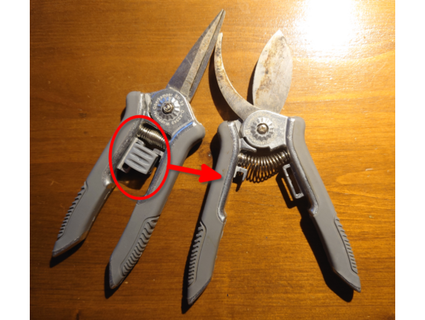 lock small garden shears pruning scissors lual 3d print model - Mito3D