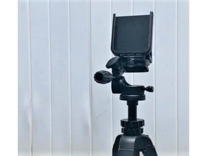 iphone xr holder quick release base tripod tommybbq 3d print model - Mito3D