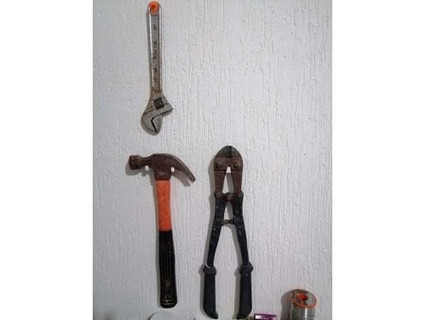 tool hammer wall hanger castrozin 3d print model - Mito3D