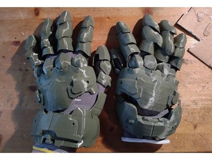 Untergang Jägerin Handschuh verbessert skaliert whatever6 3d print model - Mito3D