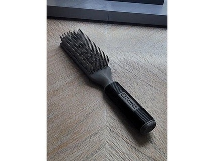 useable hairbrush matthewrobertson00 3d print model - Mito3D