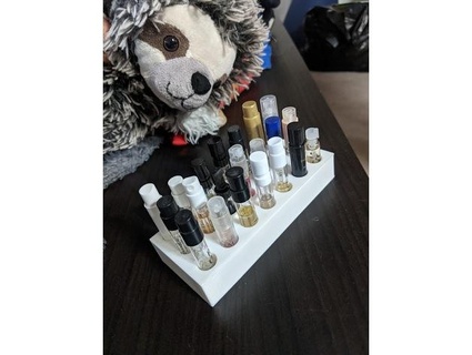mini parfum échantillonneur titulaire soutien tient 21 échantillons étés 3d print model - Mito3D