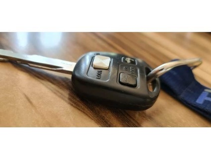 toyota avensis lock knob key bastl 1989 3d print model - Mito3D