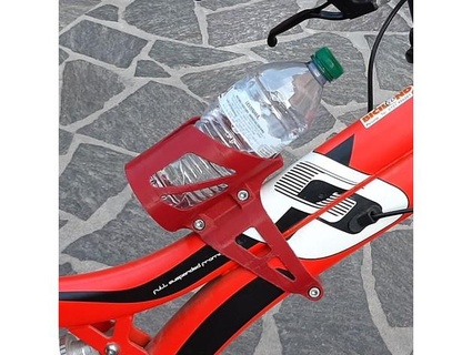 supporto Bottiglia Bicicletta v2 Fahrrad Wasser Flasche Unterstützung mbellucci 3d print model - Mito3D