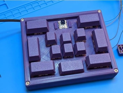 chiflado almohadilla hand wired teclado aullidos 3d print model - Mito3D