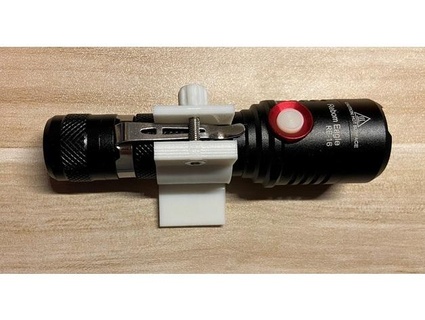 elmetto protettivo torcia elettrica clip Sumadeer 3d print model - Mito3D
