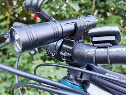 Berg Fahrrad Taschenlampe Halter Unterstützung elias5000 3d print model - Mito3D