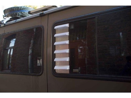 ventana persianas camper camioneta zefram cochrane 3d print model - Mito3D