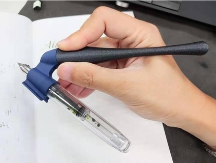 angle-rotatable oblique pen holder noodler's ahab gumo design 3d print model - Mito3D