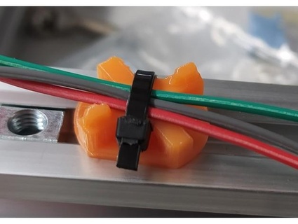 kablo kelepçe v slot profil remi rafael 3d print model - Mito3D