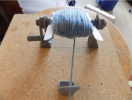 simple yarn winder dispinser caj 3d print model - Mito3D