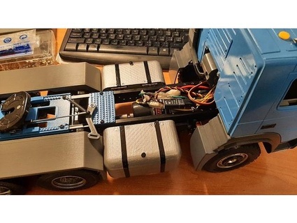 batteria Accessori scatola 6x4 camion volvo armageddon tamiya telaio zdenek 3d print model - Mito3D