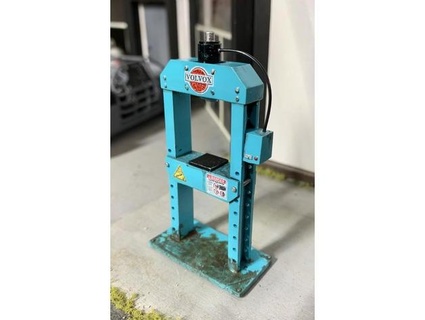 small scale hydraulic press bazooka800 3d print model - Mito3D