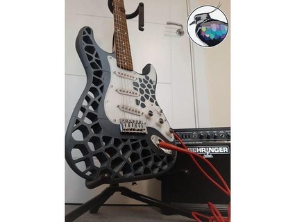 3d impreso guitarra cuerpo estratocaster tipo voronoi avefría huellas dactilares 3d print model - Mito3D