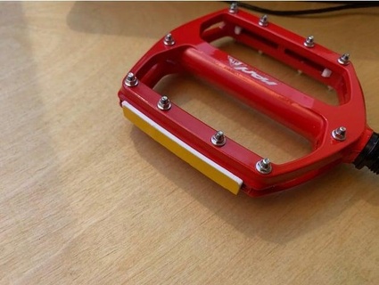 plano pedal reflector insertar rojo ciclismo productos lunamakerstudios 3d print model - Mito3D