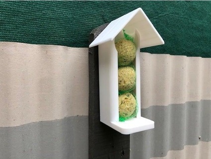 pássaro alimentador gordura bolas manjedoura derramar Oiseaux Boules Graisse urânio 92 3d print model - Mito3D
