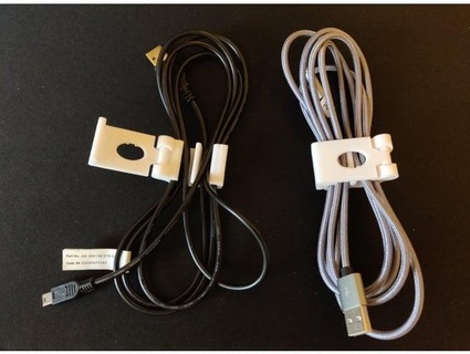 Kabel Veranstalter Clip Scharnier Plünderknabe 3d print model - Mito3D
