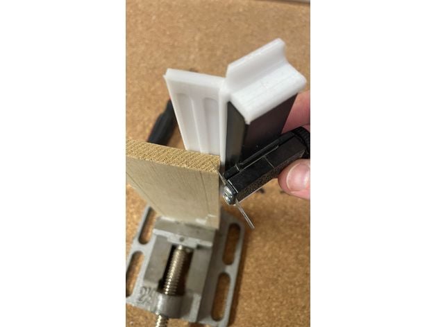 Adapter Balsa Stripper Cutter 45deg schneidet 3d willy 3D print model - Mito3D