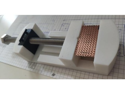 klein Schraubstock schnell Einstellung daen24 3d print model - Mito3D